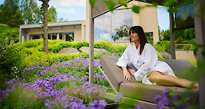 Relaxen in der weitläufigen Gartenanlage